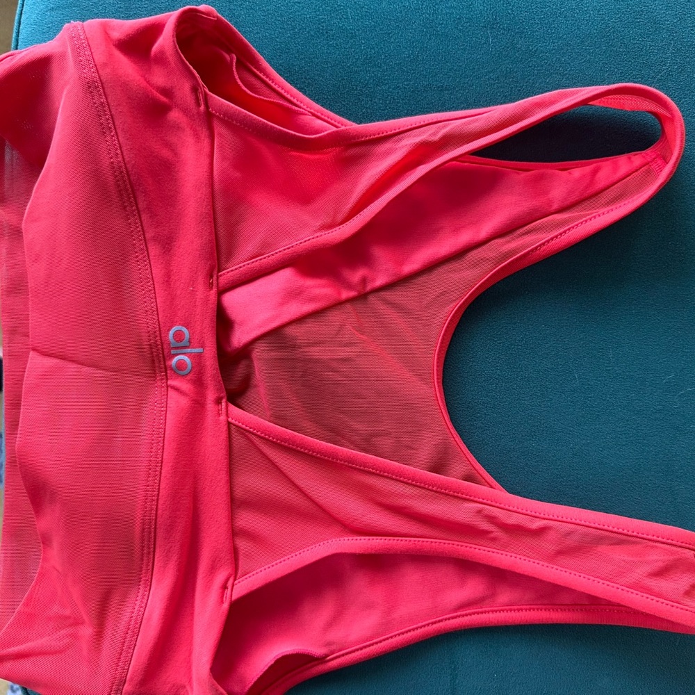 Alo red top - Picture 3 of 4